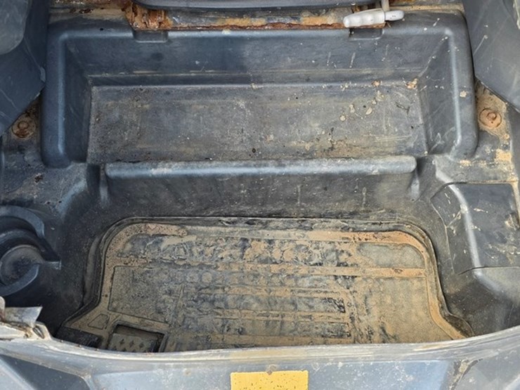 2014-deere-326e-image-46