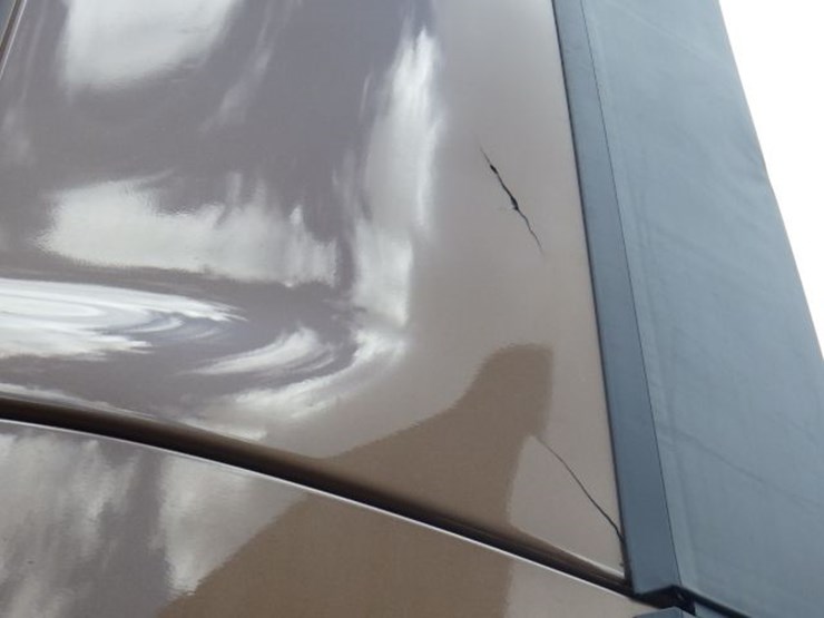 2023-volvo-vnl300-image-17