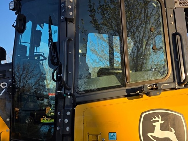 2023-deere-550-lgp-image-21