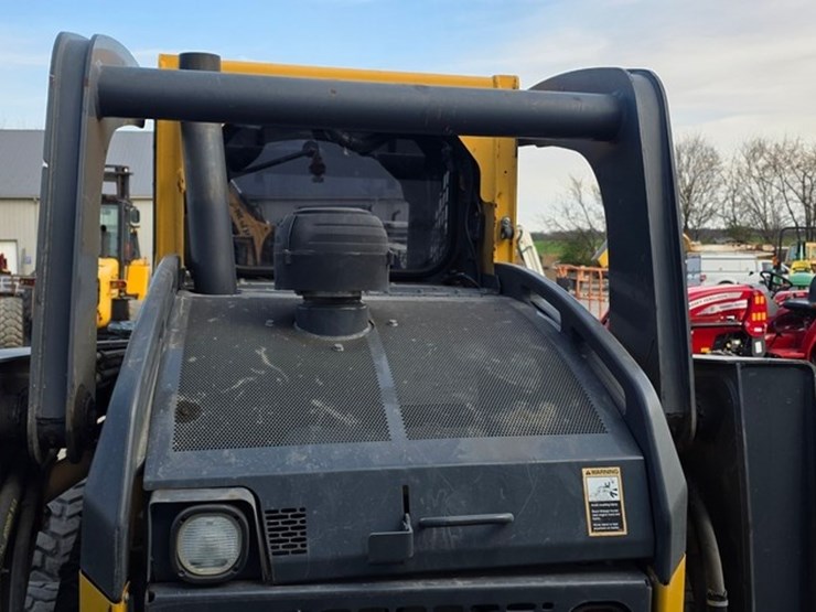 2014-deere-326e-image-20