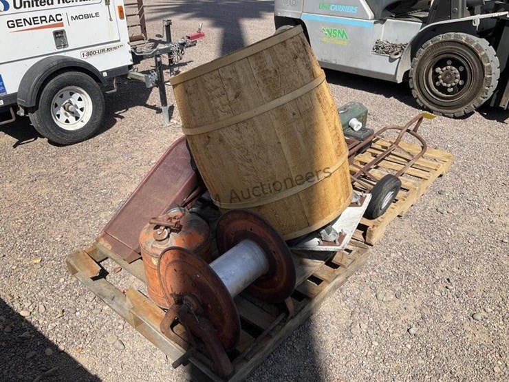 (2)-pallets-of-misc-image-3