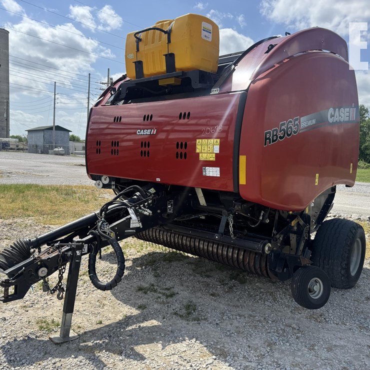 2018 CASE IH RB565