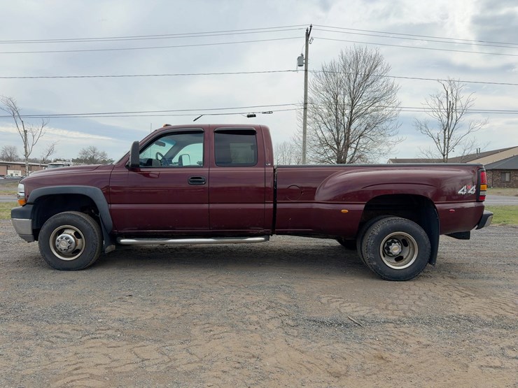 2001-chevrolet-silverado-3500-image-2