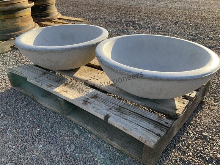 (2)-concrete-planters-image-3