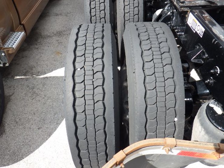 2022-kenworth-t680-image-12