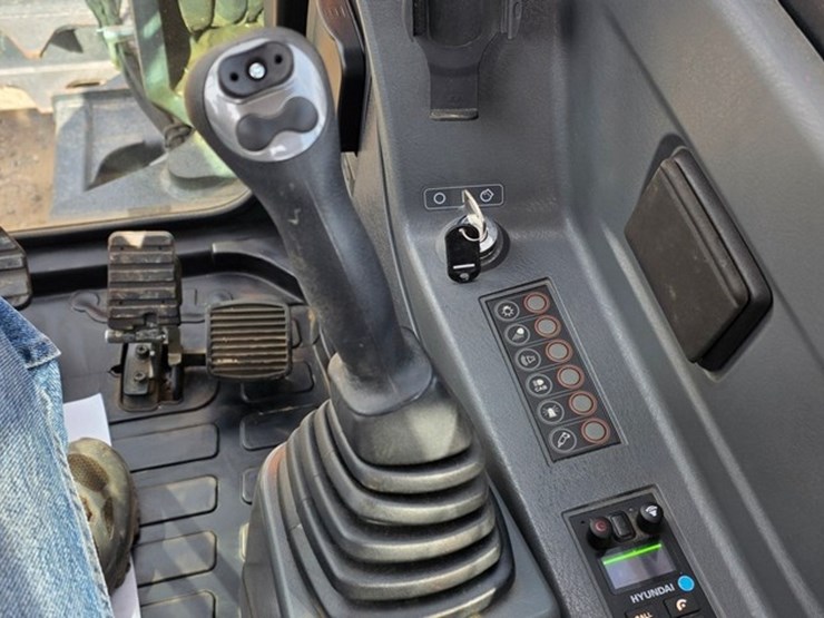 2020-new-holland-e57c-image-74