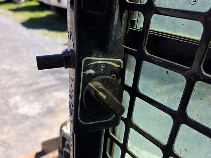 2015-bobcat-t450-image-46