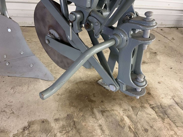 one-bottom-ferguson-plow-image-3