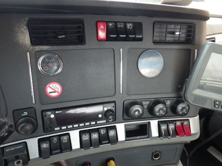2022-kenworth-t680-image-18