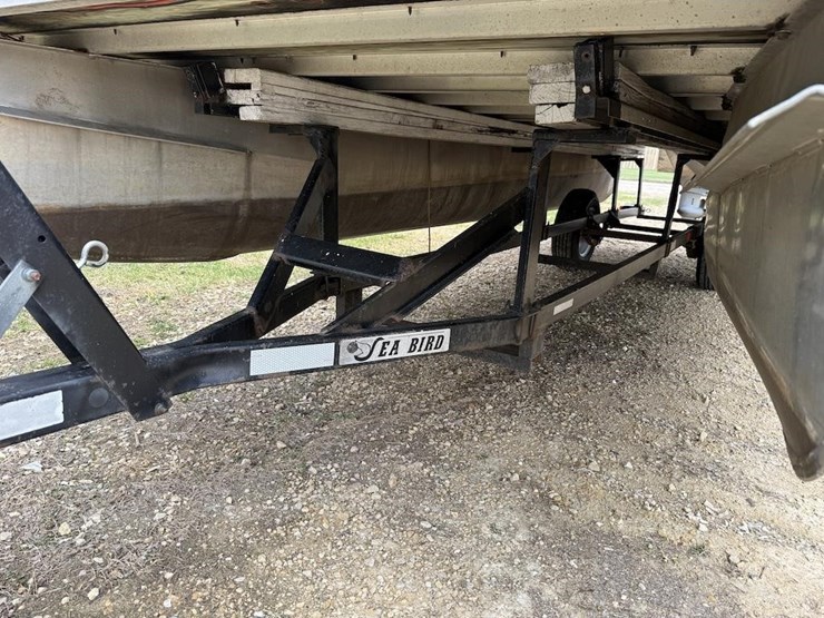 play-craft-pontoon-boat-image-11