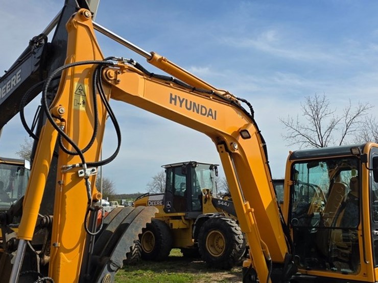 2020-new-holland-e57c-image-7