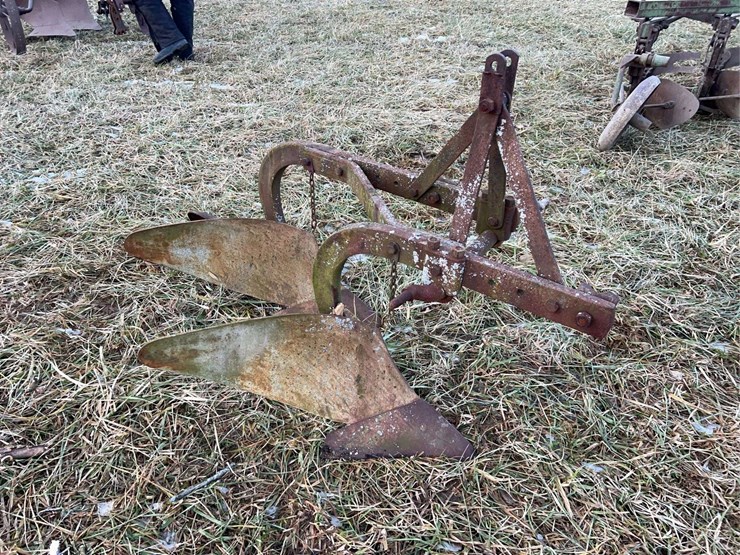 ferguson-12-oa-28-two-bottom-plow-image-1