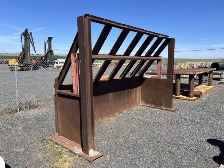 12'-grizzly-rock-screen-image-1