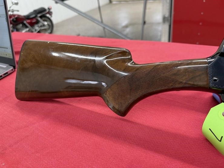 browning-light-twelve-12-gauge-shotgun-image-5