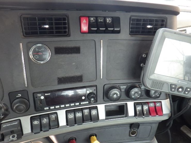 2022-kenworth-t680-image-17