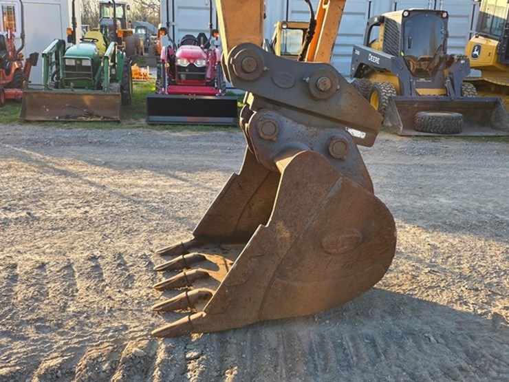 2014-case-cx160c-image-57