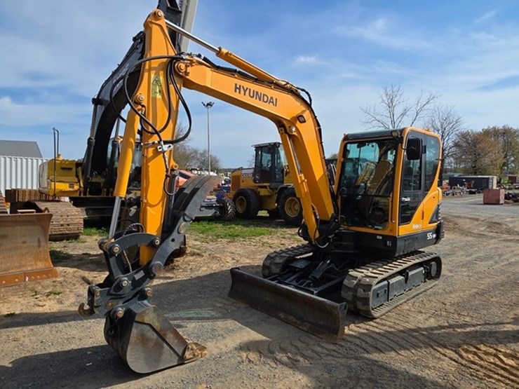 2020-new-holland-e57c-image-1