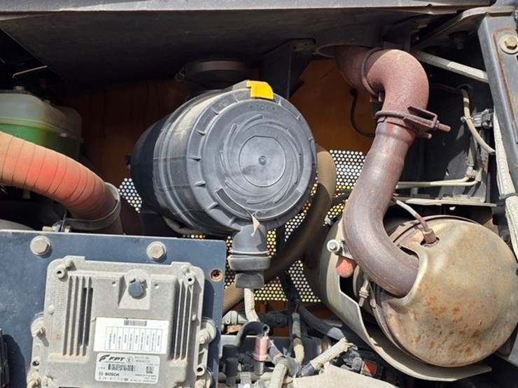 2016-case-750m-lgp-image-55