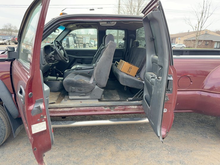 2001-chevrolet-silverado-3500-image-15