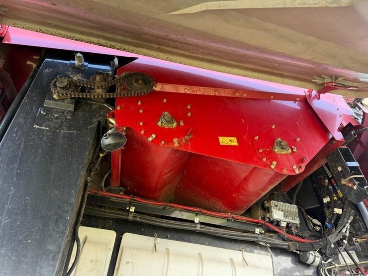 2014-case-ih-8230-image-19