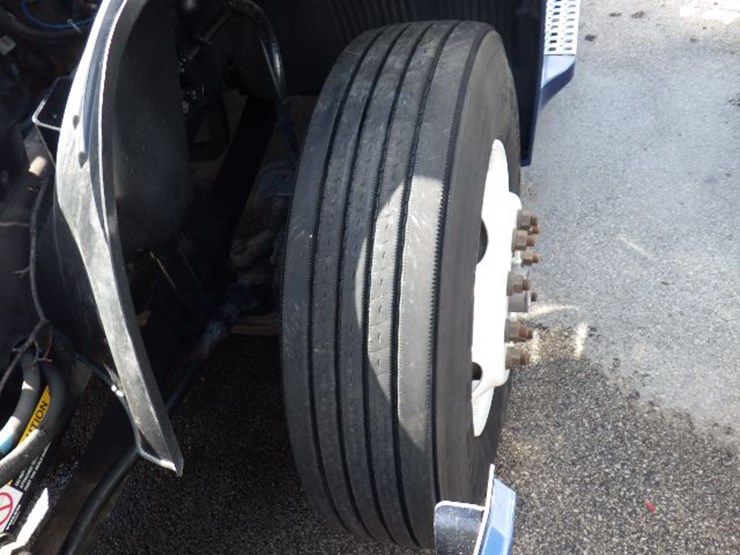 2018-volvo-vnl300-image-20