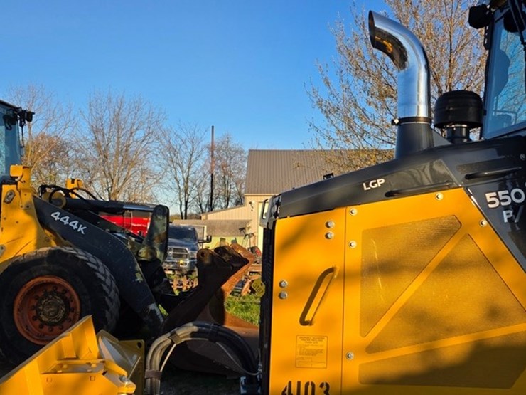 2023-deere-550-lgp-image-10