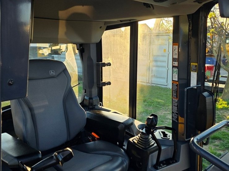 2023-deere-550-lgp-image-66