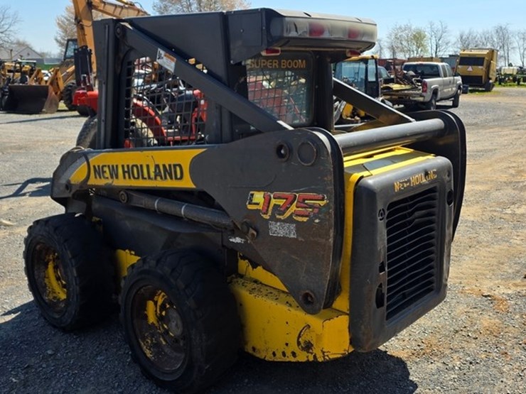 new-holland-l175-image-4