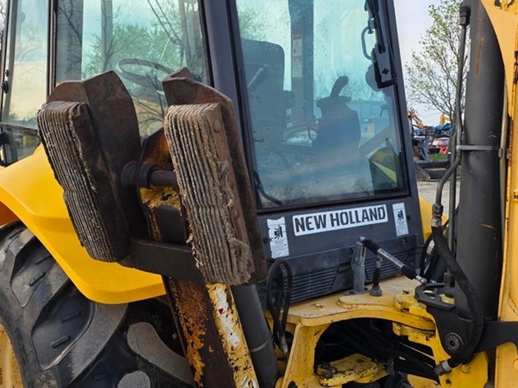 2009-new-holland-b95b-image-32