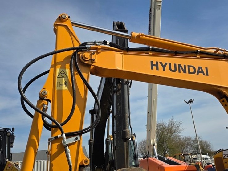 2020-new-holland-e57c-image-10