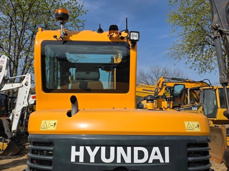 2020-new-holland-e57c-image-25