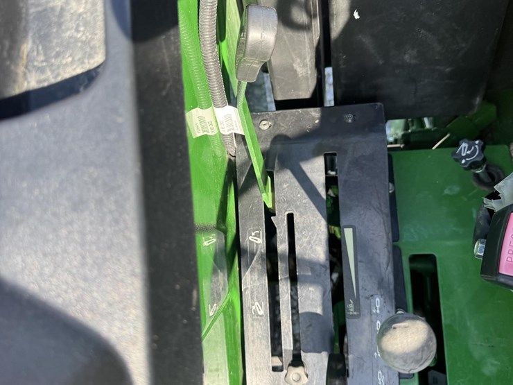 2022-john-deere-5055e-image-12