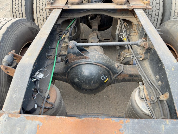 2013-mack-pinnacle-cxu613-image-17