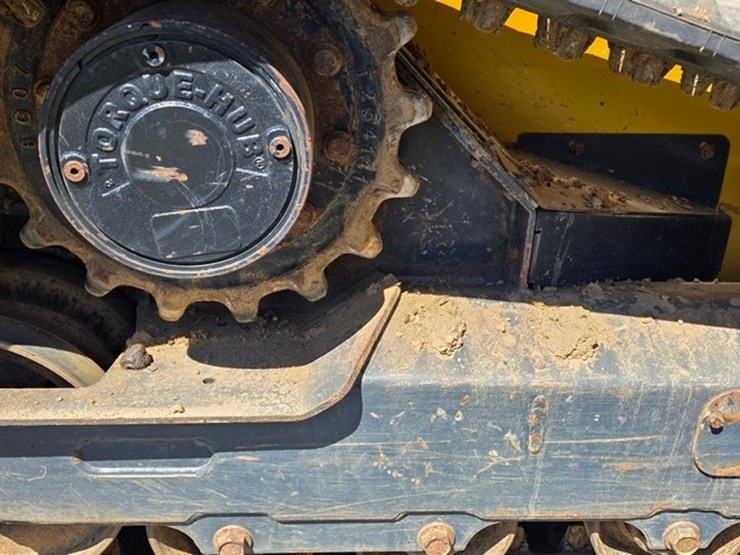 2018-deere-331g-image-17