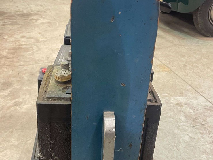 ford-battery-display-rack-image-17