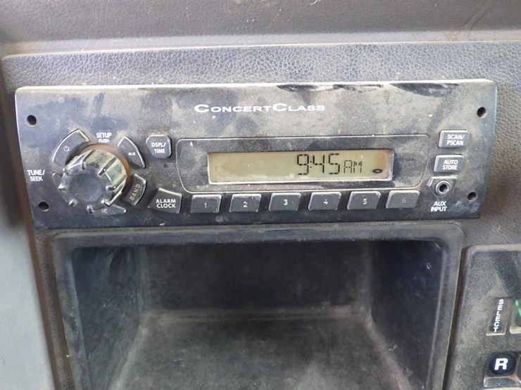 2010-peterbilt-337-image-38