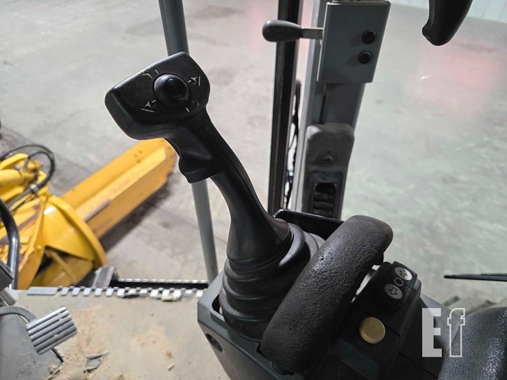 2012-caterpillar-140m2-image-19