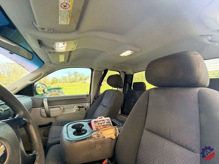 2012-chevrolet-silverado-2500hd-image-26