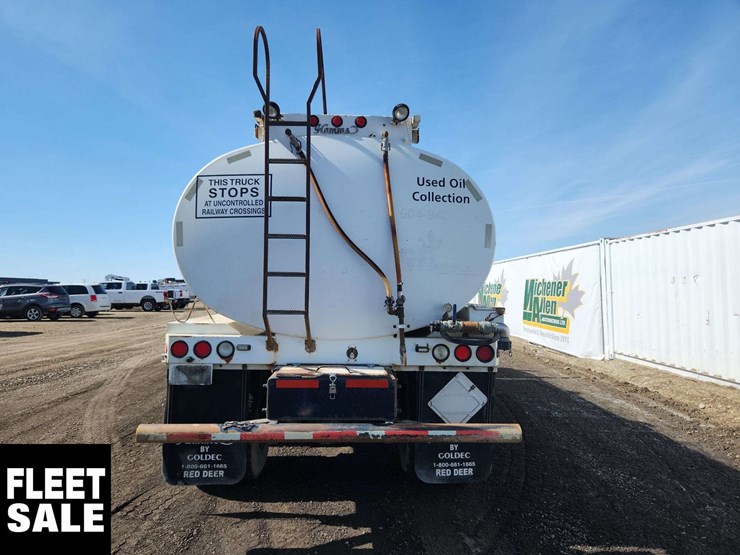 2004-peterbilt-330-image-7