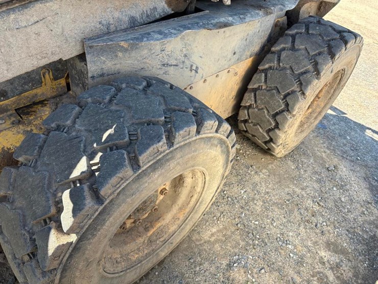 new-holland-l180-image-7