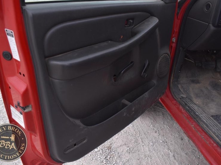 2003-chevrolet-3500-image-24