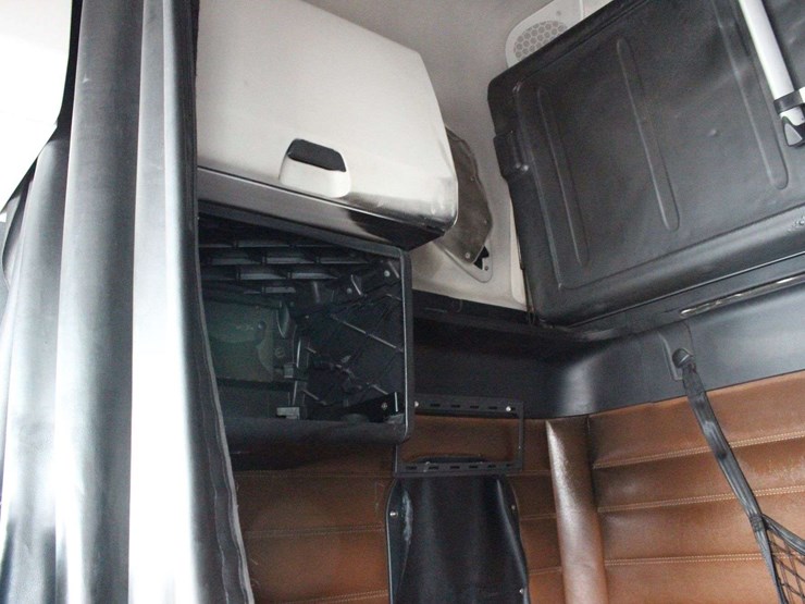 2019-freightliner-cascadia-pt126sl-3akjhhdr0kskl2228-mileage:-688348-image-33