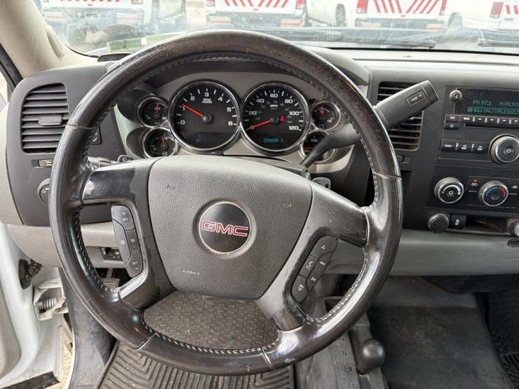 2012-gmc-sierra-2500-image-13