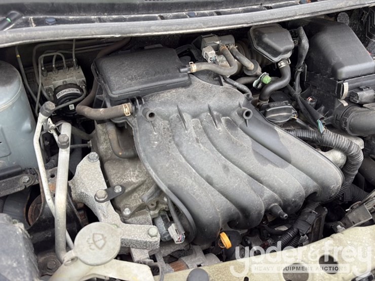 2015-nissan-versa-image-39