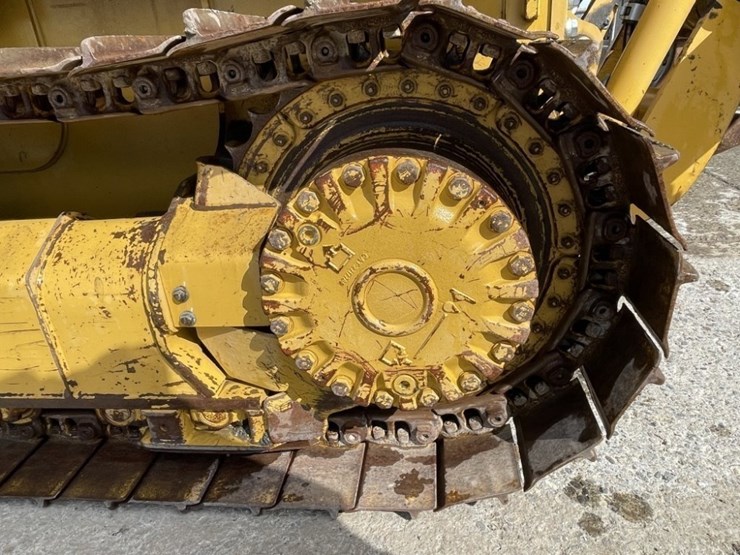2021-caterpillar-d2-image-14