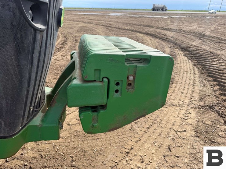 2011-john-deere-8310r-image-40