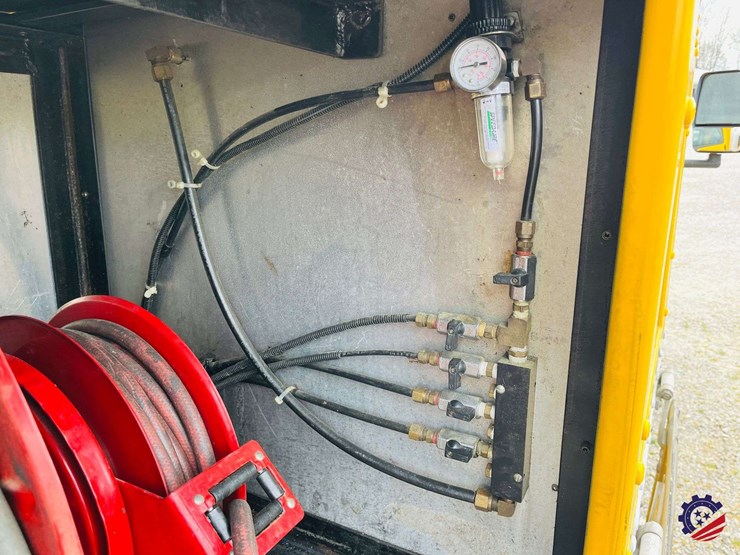 2009-gmc-savana-s/a-enclosed-roadside-service-truck-image-44