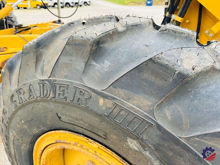 2010-caterpillar-120m-image-27