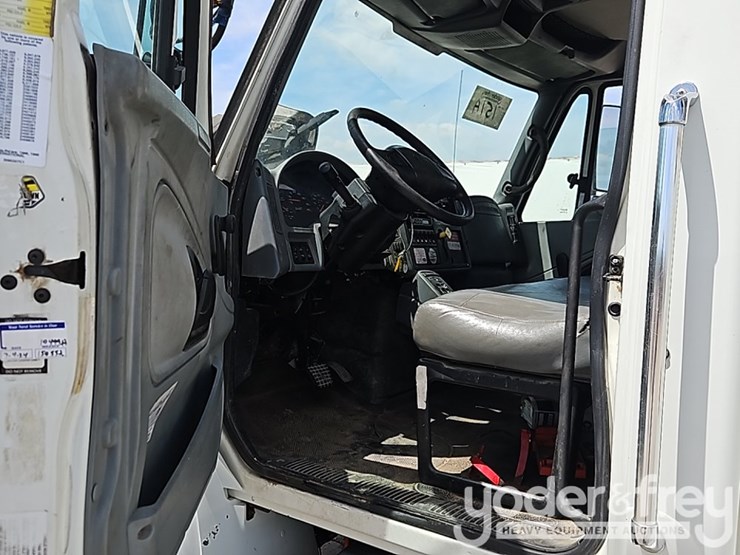 2005-international-durastar-4300-image-29