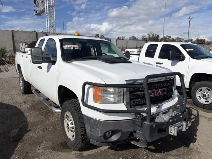 2012-gmc-sierra-2500-image-2